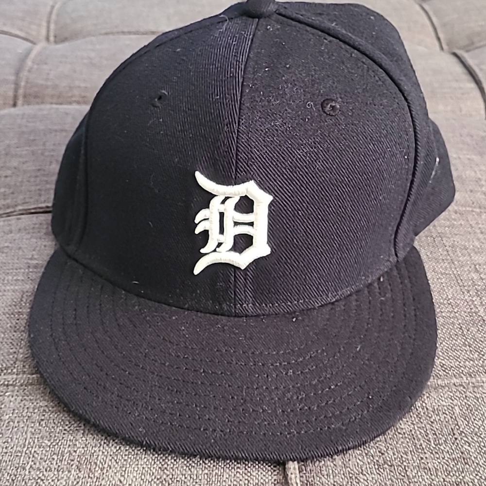 59FIFTY DETROIT TIGERS FITTED BASEBALL CAP HAT 7 3/4 NEW ERA BLACK / WHITE EUC